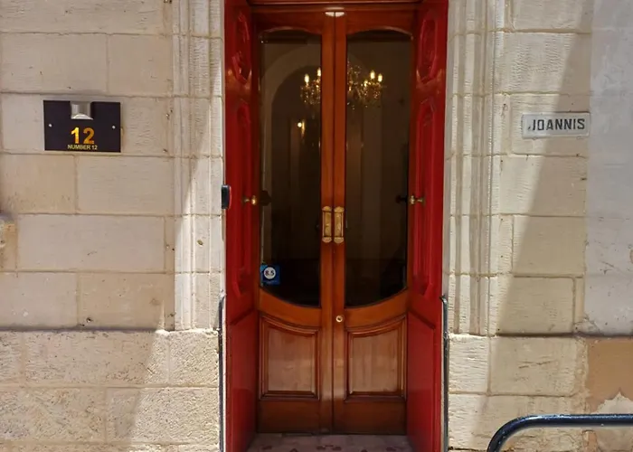 Apartament Number 12 *